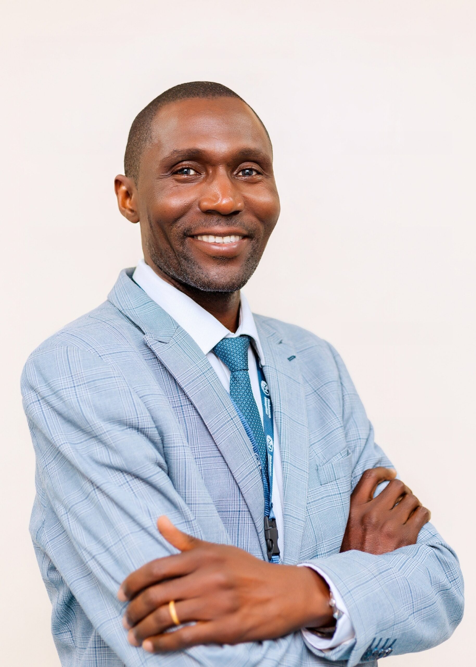 Dr. Simon Luzige